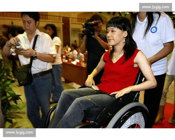 桑兰勇敢挑战自我精彩比赛回顾 展现坚韧拼搏精神与无畏姿态